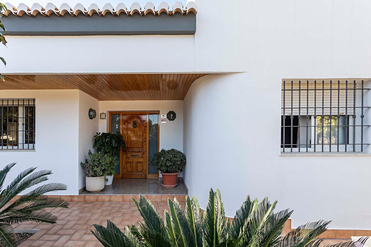 Geräumige freistehende Villa in privilegierter Lage