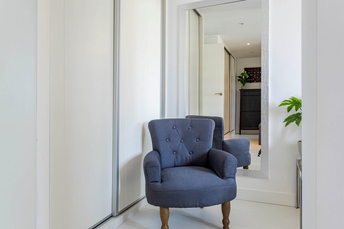 Exclusivo Ático de Lujo en Aguadulce: Vistas al Mar y Ubicación Premium en Calle Liverpool