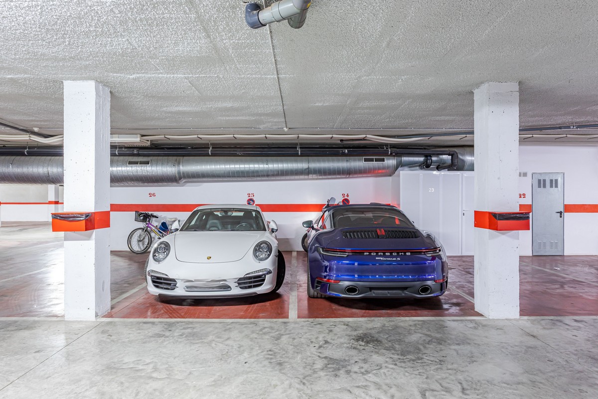 Exclusivo Ático de Lujo en Aguadulce: Vistas al Mar y Ubicación Premium en Calle Liverpool