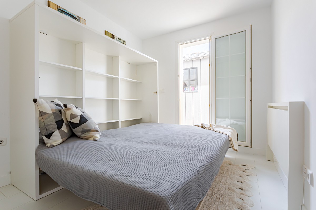 Exclusivo Ático de Lujo en Aguadulce: Vistas al Mar y Ubicación Premium en Calle Liverpool