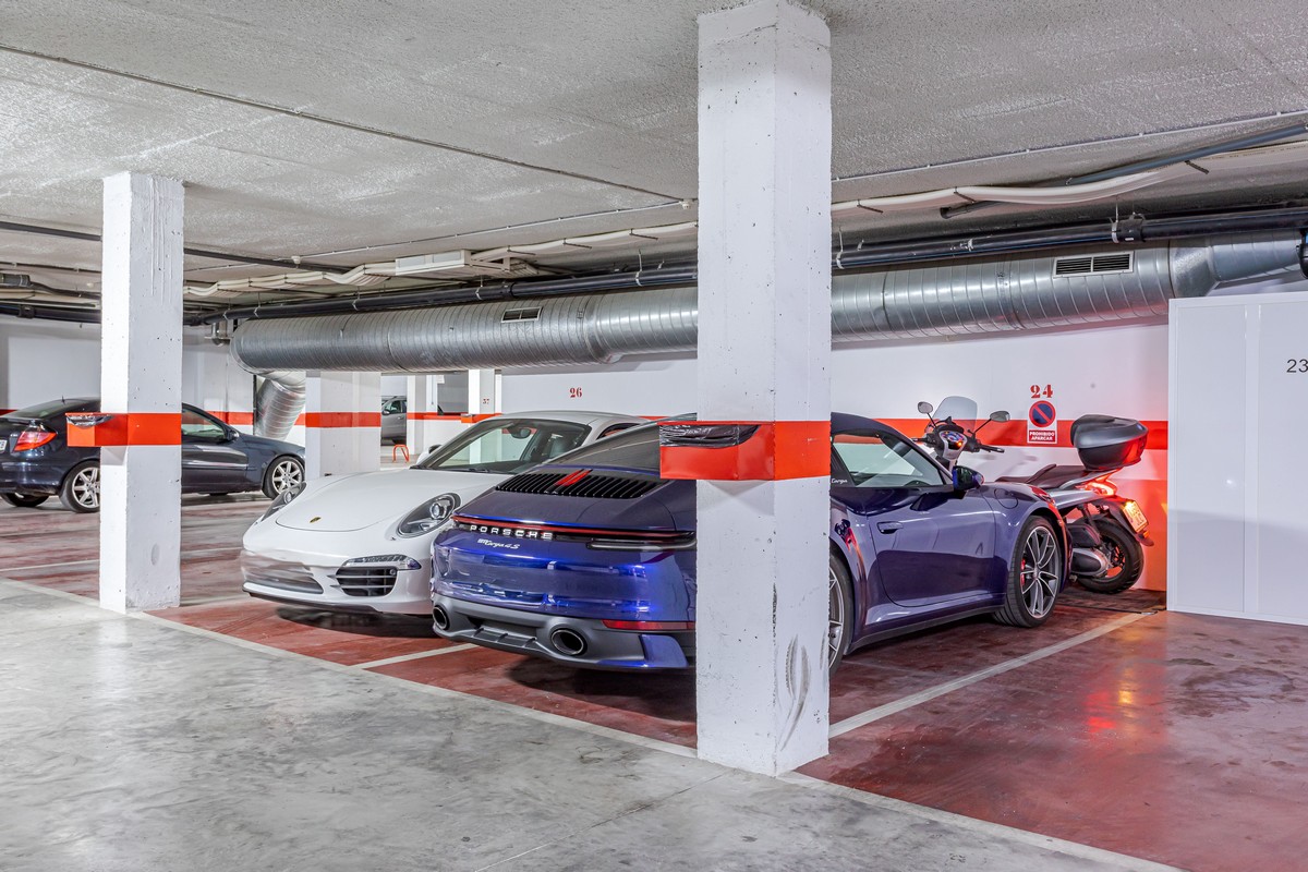 Exclusivo Ático de Lujo en Aguadulce: Vistas al Mar y Ubicación Premium en Calle Liverpool