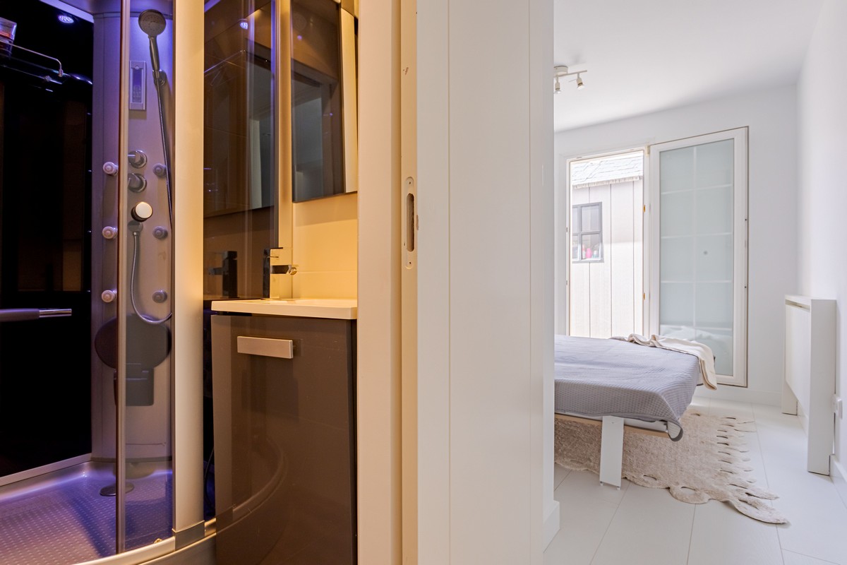 Exclusivo Ático de Lujo en Aguadulce: Vistas al Mar y Ubicación Premium en Calle Liverpool