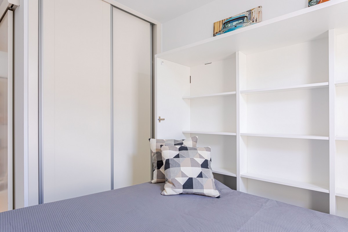 Exclusivo Ático de Lujo en Aguadulce: Vistas al Mar y Ubicación Premium en Calle Liverpool