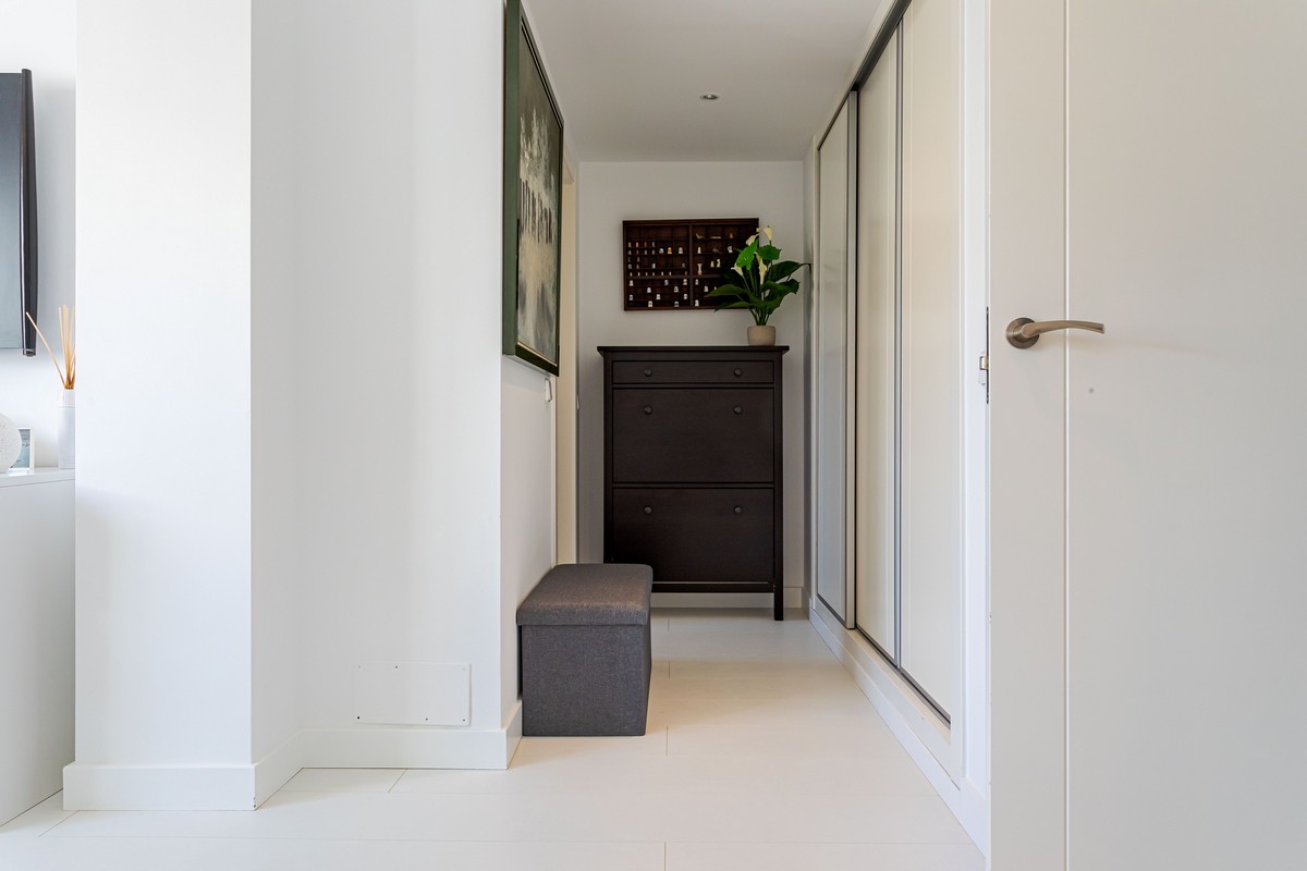 Exclusivo Ático de Lujo en Aguadulce: Vistas al Mar y Ubicación Premium en Calle Liverpool