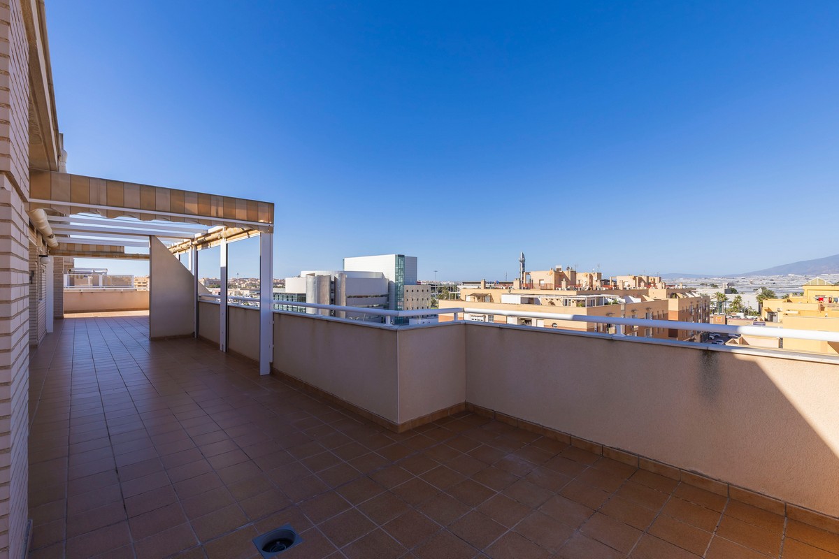 Attique Unique à Las Salinas avec Terrasse de 95 m² et Place de Parking