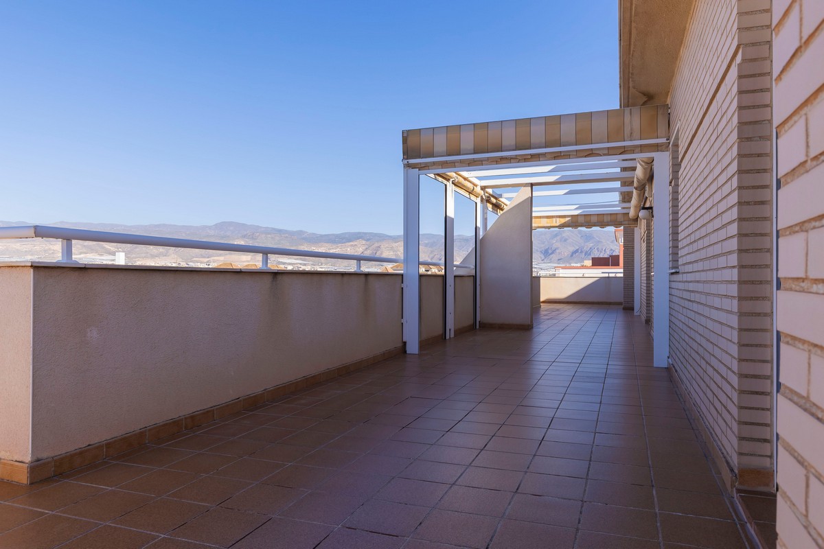 Attique Unique à Las Salinas avec Terrasse de 95 m² et Place de Parking