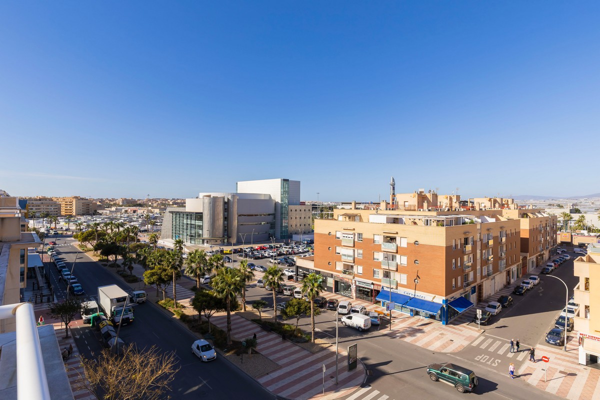 Attique Unique à Las Salinas avec Terrasse de 95 m² et Place de Parking