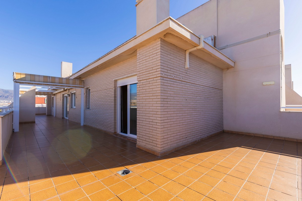Attique Unique à Las Salinas avec Terrasse de 95 m² et Place de Parking