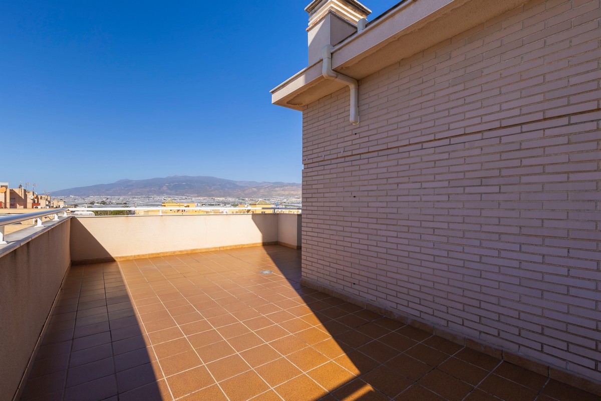 Attique Unique à Las Salinas avec Terrasse de 95 m² et Place de Parking