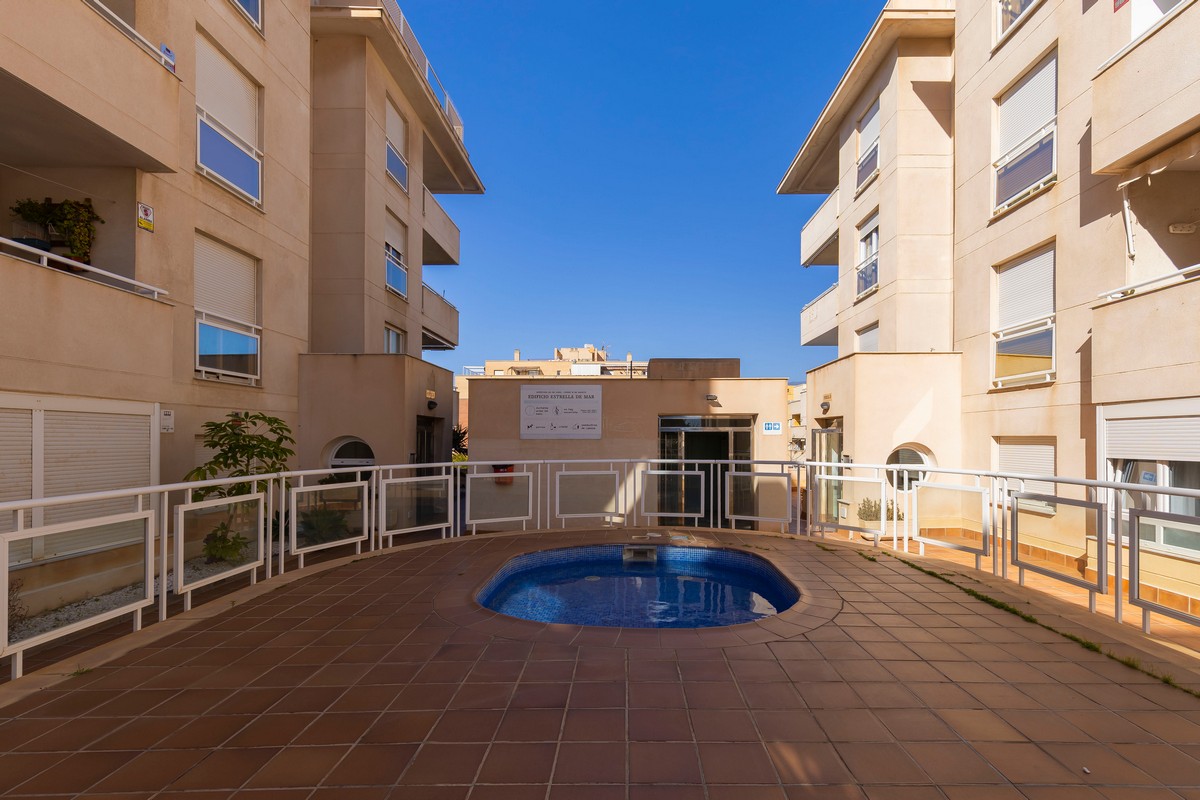 Attique Unique à Las Salinas avec Terrasse de 95 m² et Place de Parking