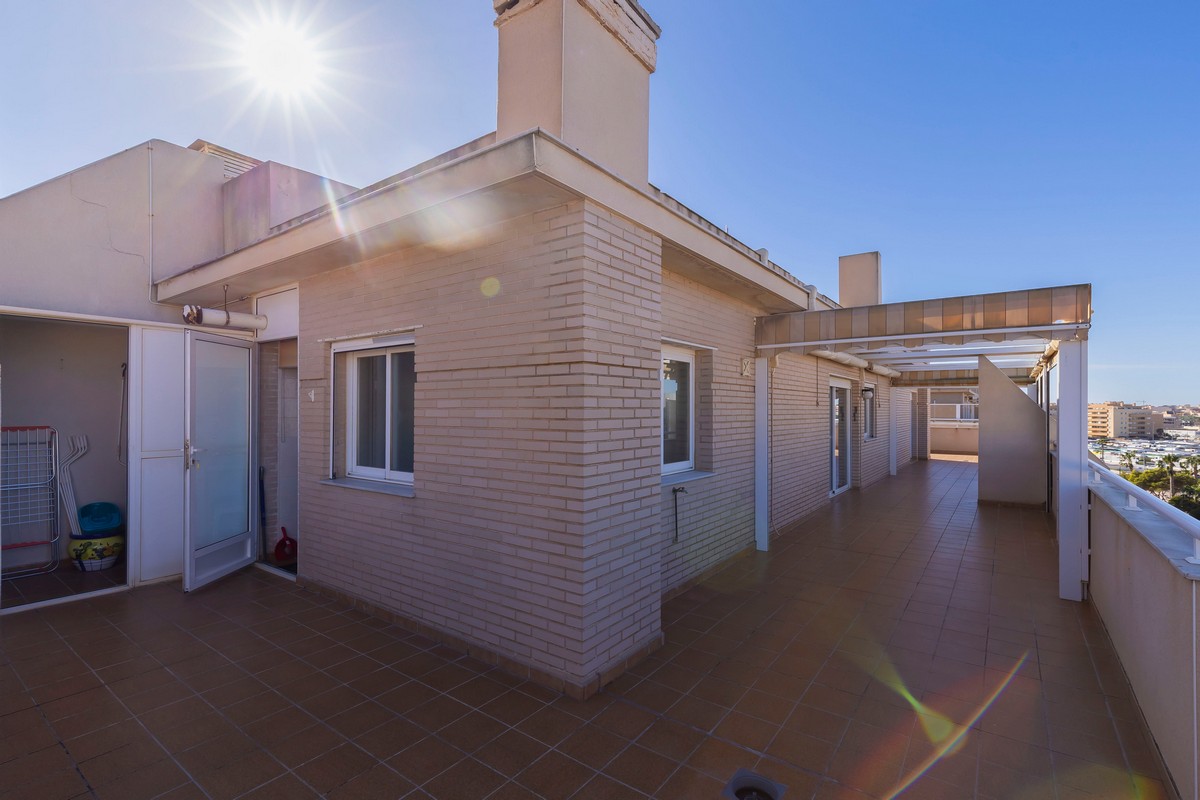 Attique Unique à Las Salinas avec Terrasse de 95 m² et Place de Parking