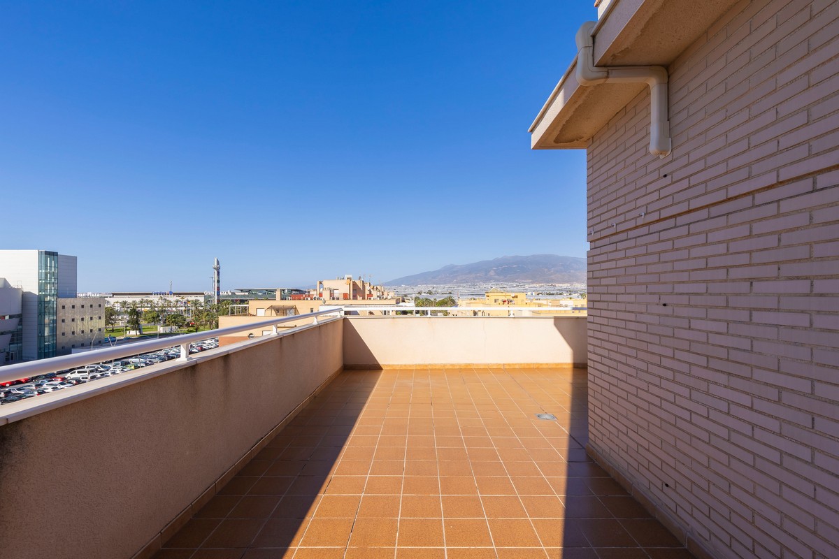 Attique Unique à Las Salinas avec Terrasse de 95 m² et Place de Parking