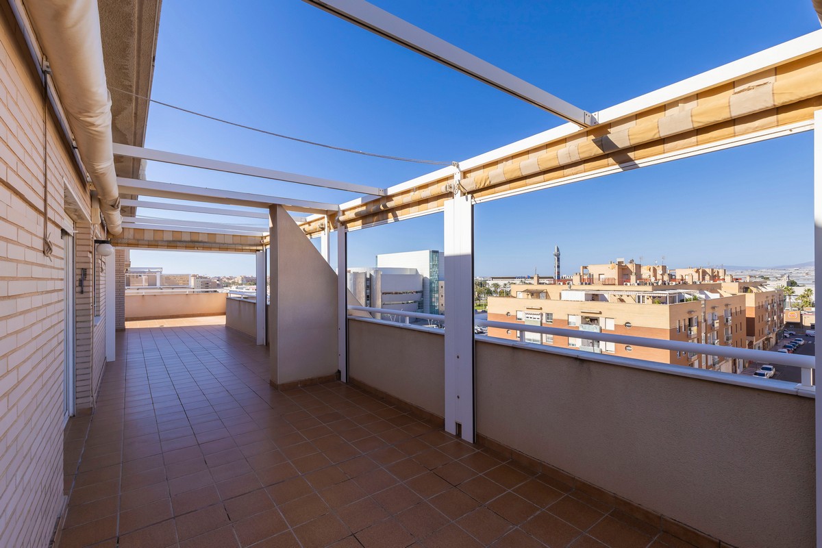 Attique Unique à Las Salinas avec Terrasse de 95 m² et Place de Parking