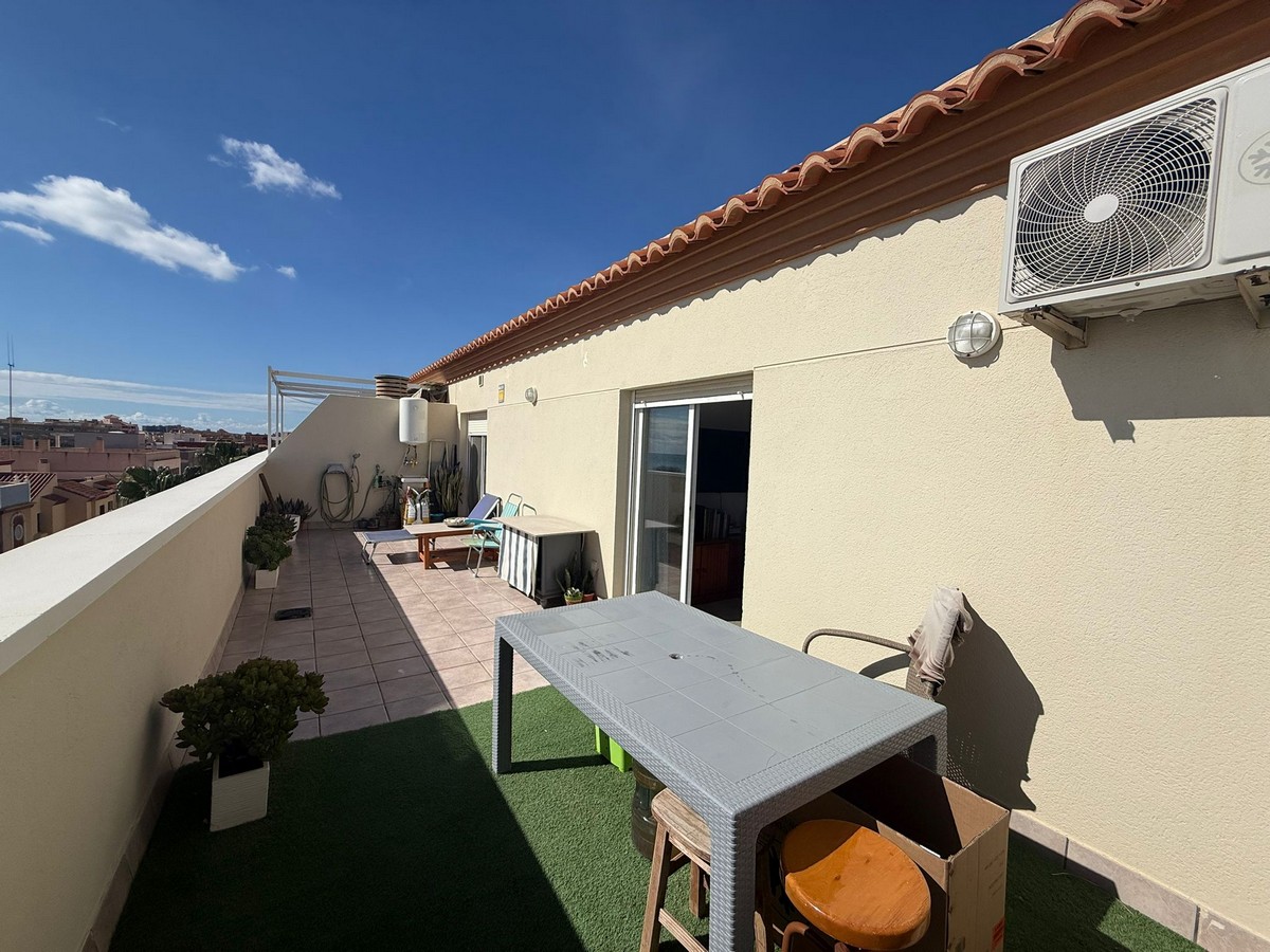 Ático con vistas al mar en Playa de la Bajadilla