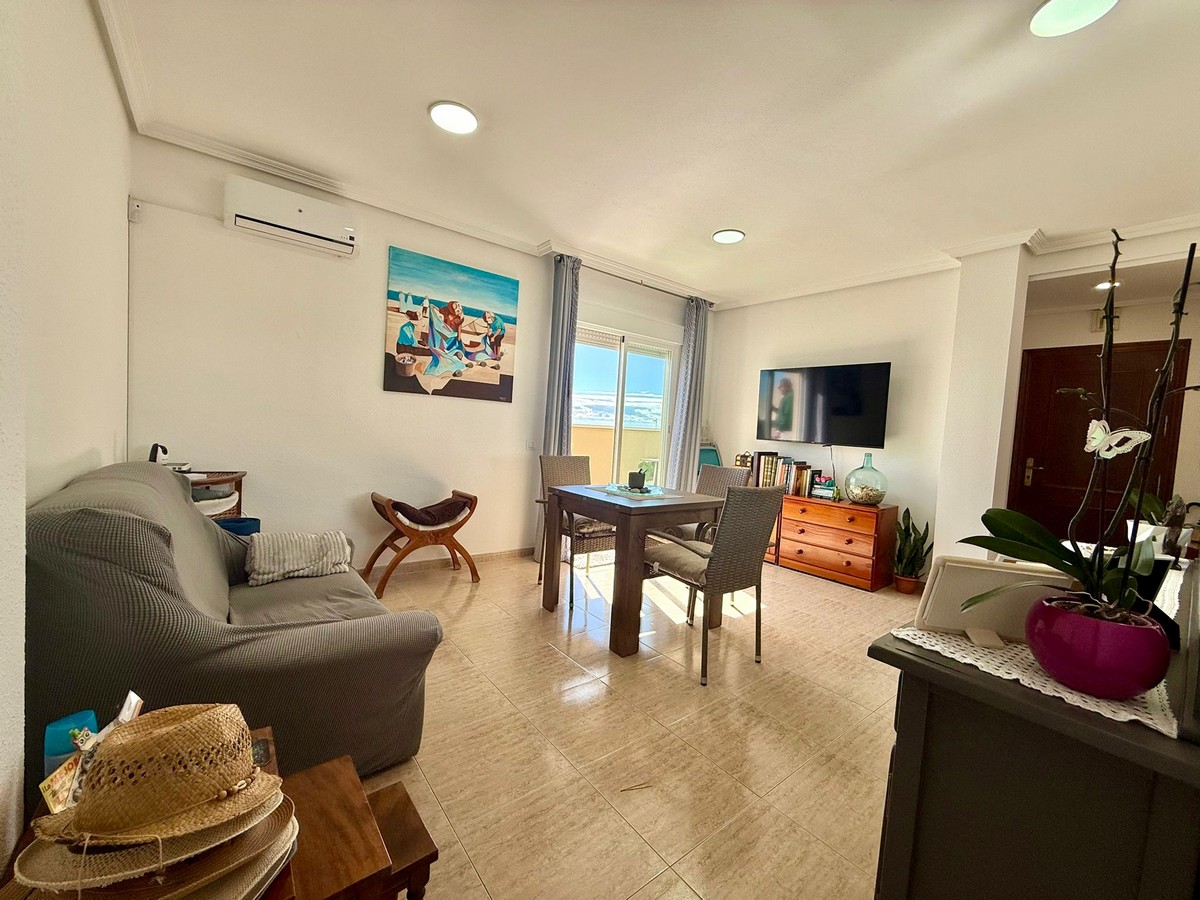 Ático con vistas al mar en Playa de la Bajadilla