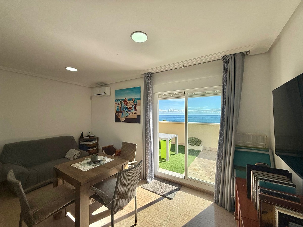 Ático con vistas al mar en Playa de la Bajadilla