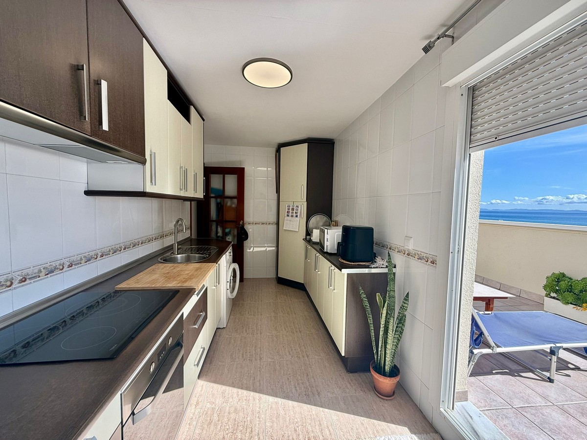 Ático con vistas al mar en Playa de la Bajadilla