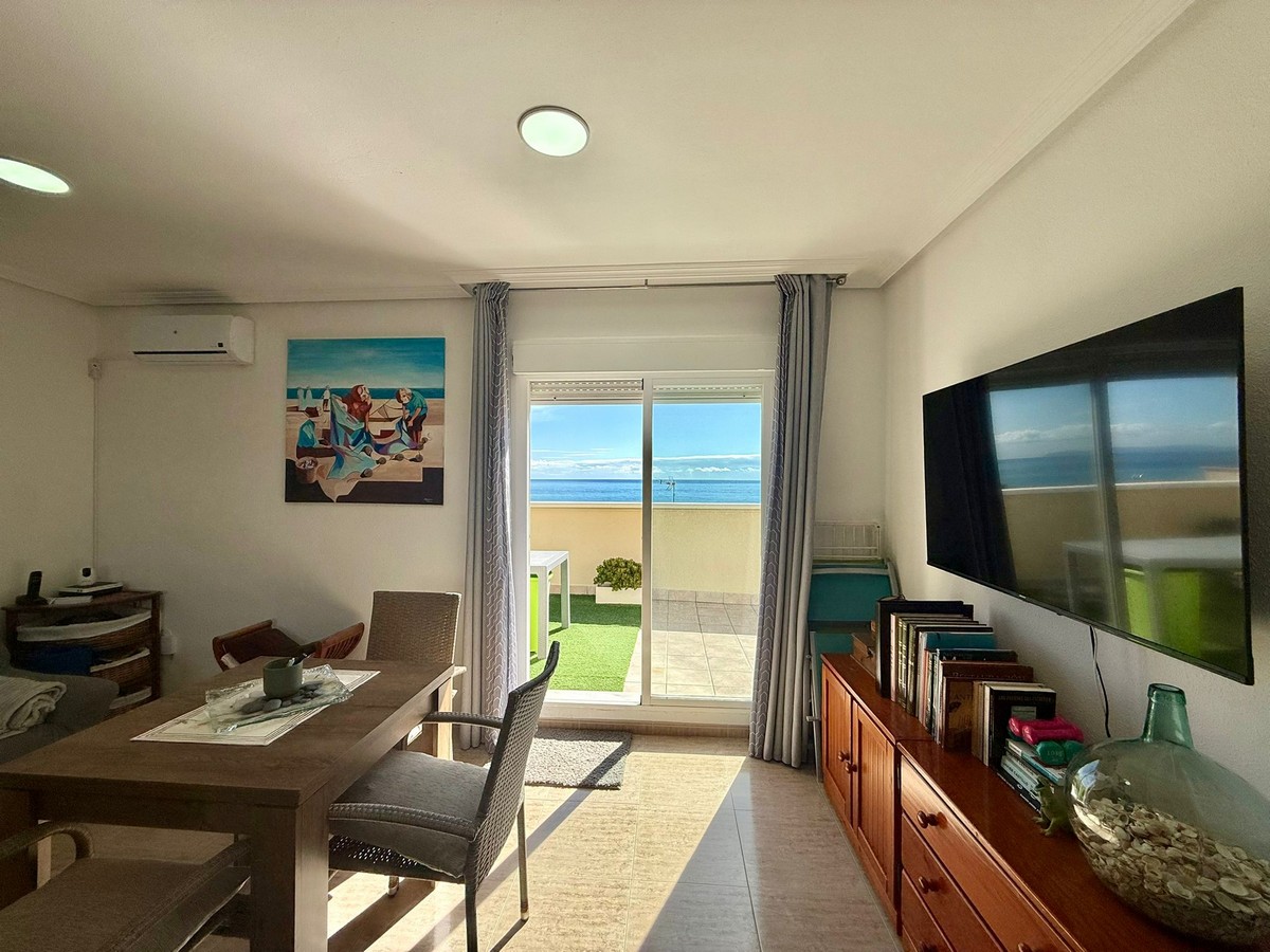Ático con vistas al mar en Playa de la Bajadilla