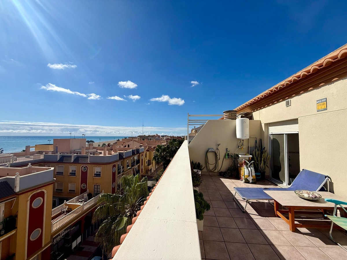 Ático con vistas al mar en Playa de la Bajadilla