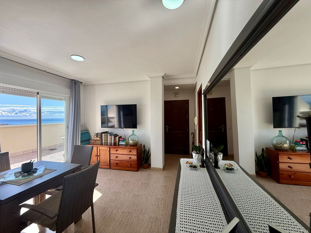 Ático con vistas al mar en Playa de la Bajadilla