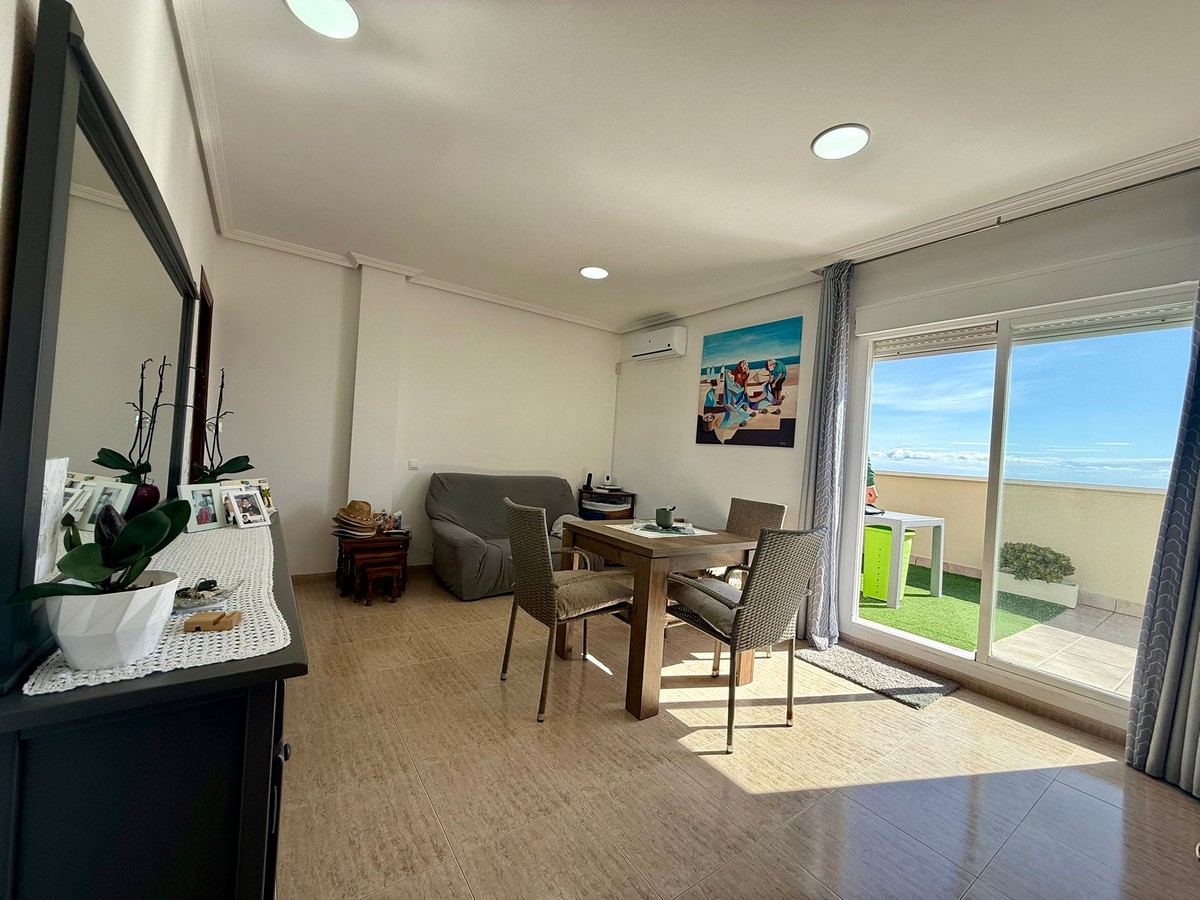 Ático con vistas al mar en Playa de la Bajadilla