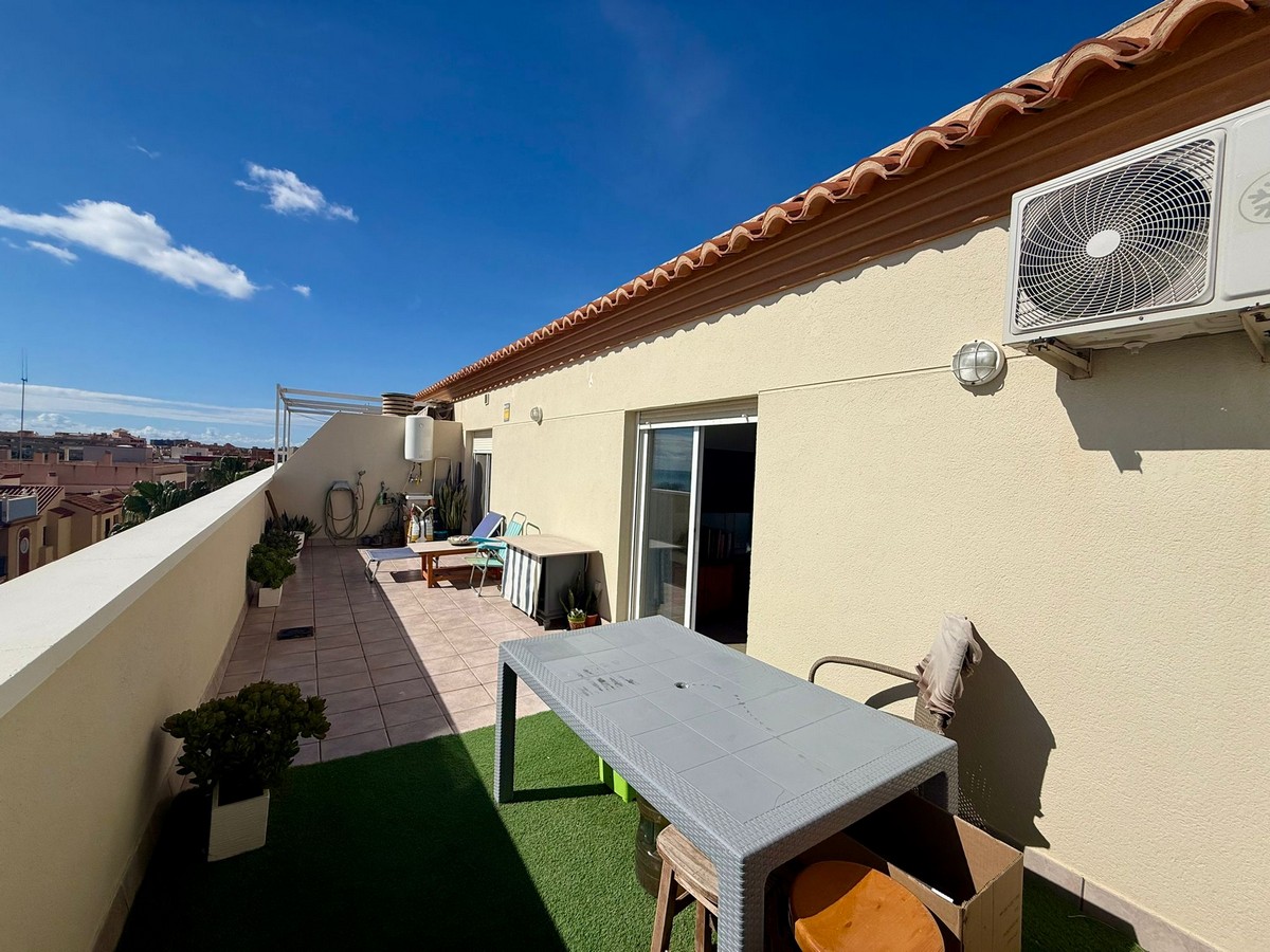 Ático con vistas al mar en Playa de la Bajadilla