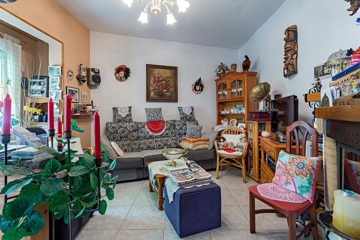 Coqueta Casa De Pueblo Con Alma Y Vistas Despejadas