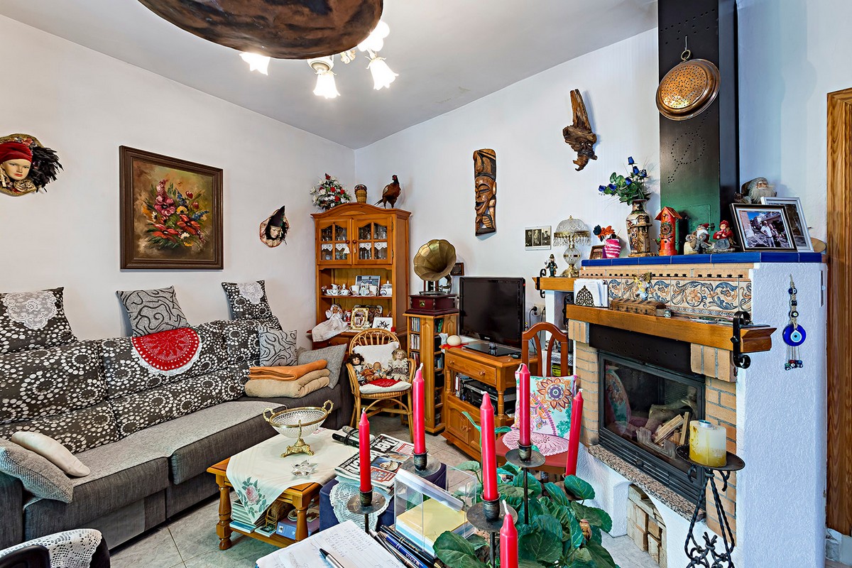 Coqueta Casa De Pueblo Con Alma Y Vistas Despejadas