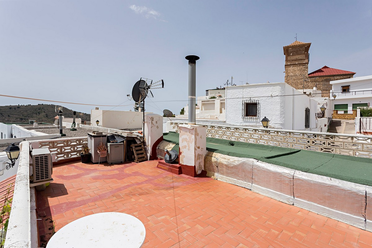 Coqueta Casa De Pueblo Con Alma Y Vistas Despejadas