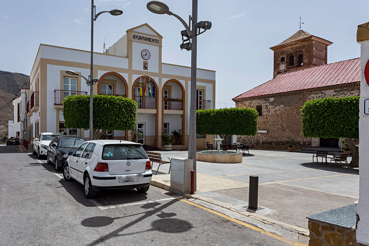 Coqueta Casa De Pueblo Con Alma Y Vistas Despejadas