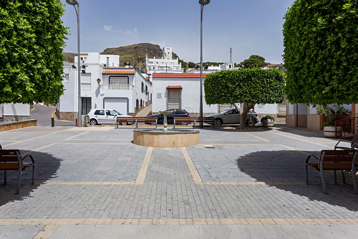 Coqueta Casa De Pueblo Con Alma Y Vistas Despejadas