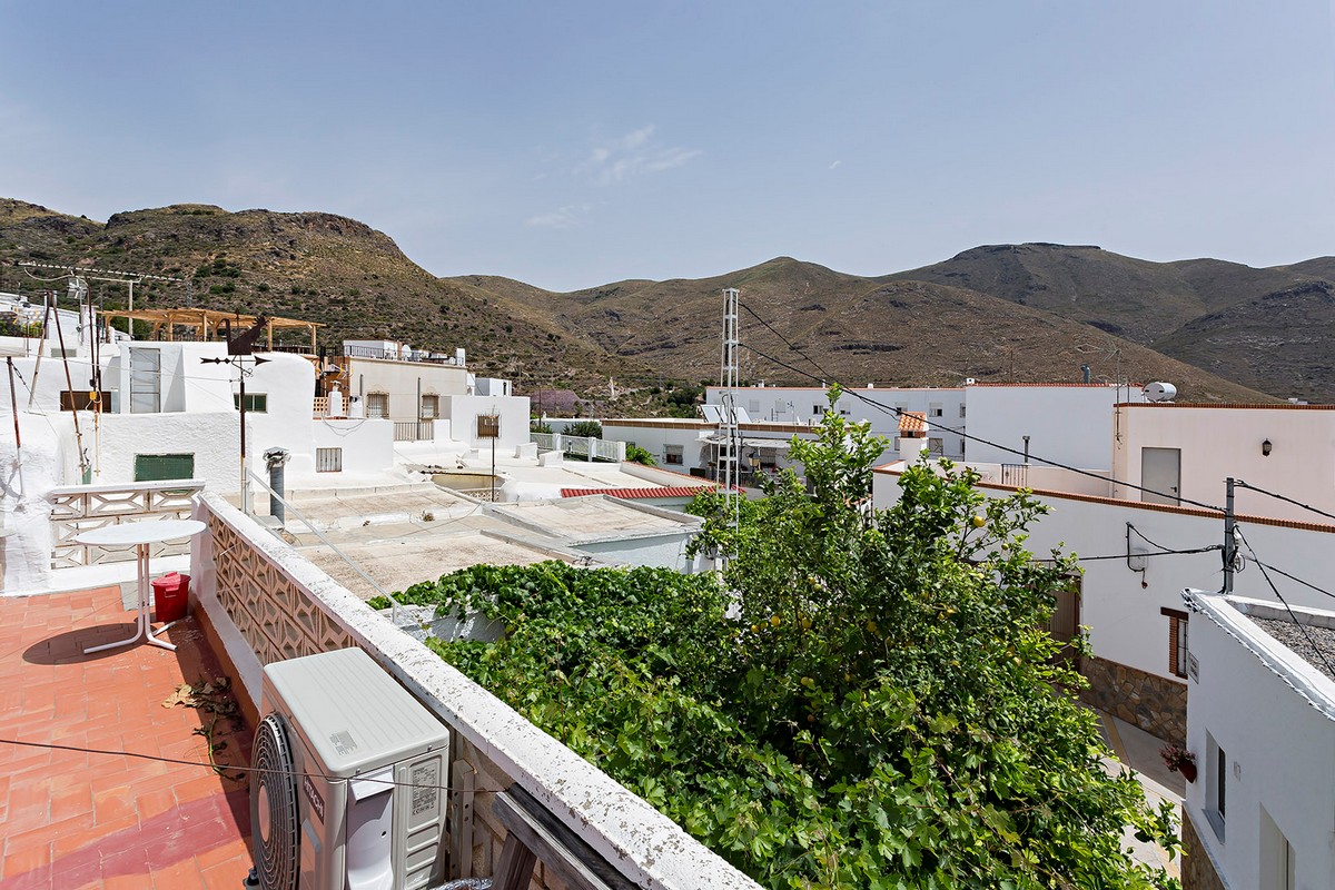 Coqueta Casa De Pueblo Con Alma Y Vistas Despejadas