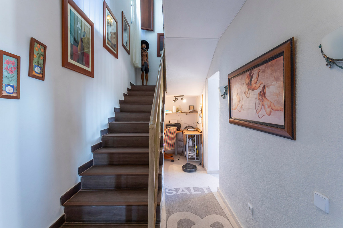 Chalet adosado con vistas espectaculares en Eníx