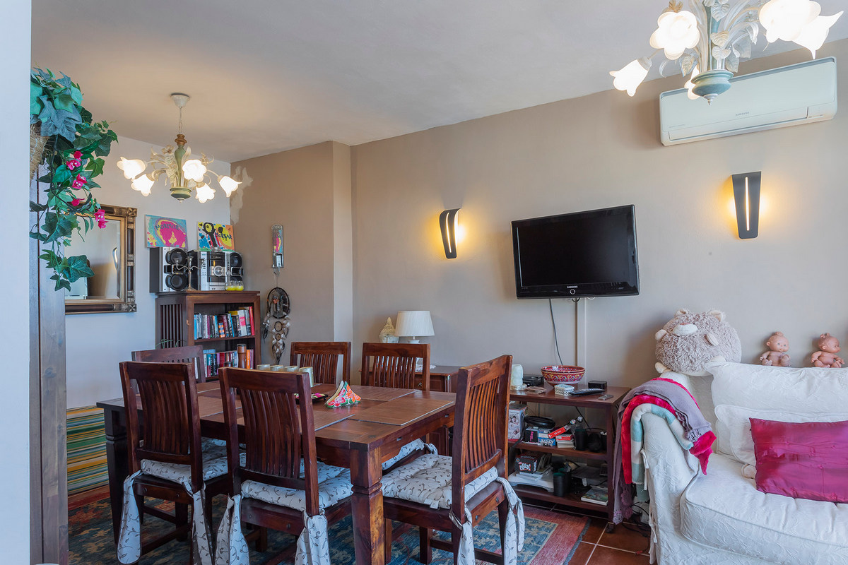 Chalet adosado con vistas espectaculares en Eníx