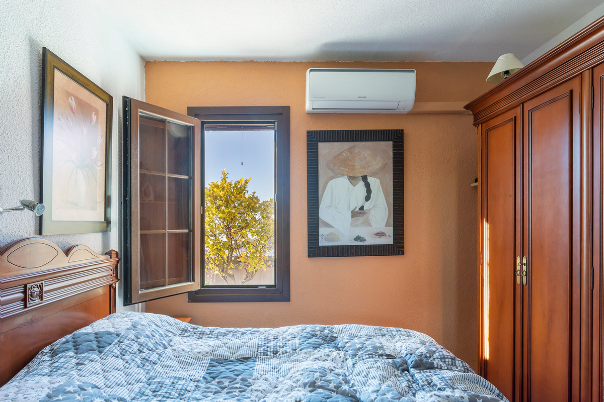 Chalet adosado con vistas espectaculares en Eníx