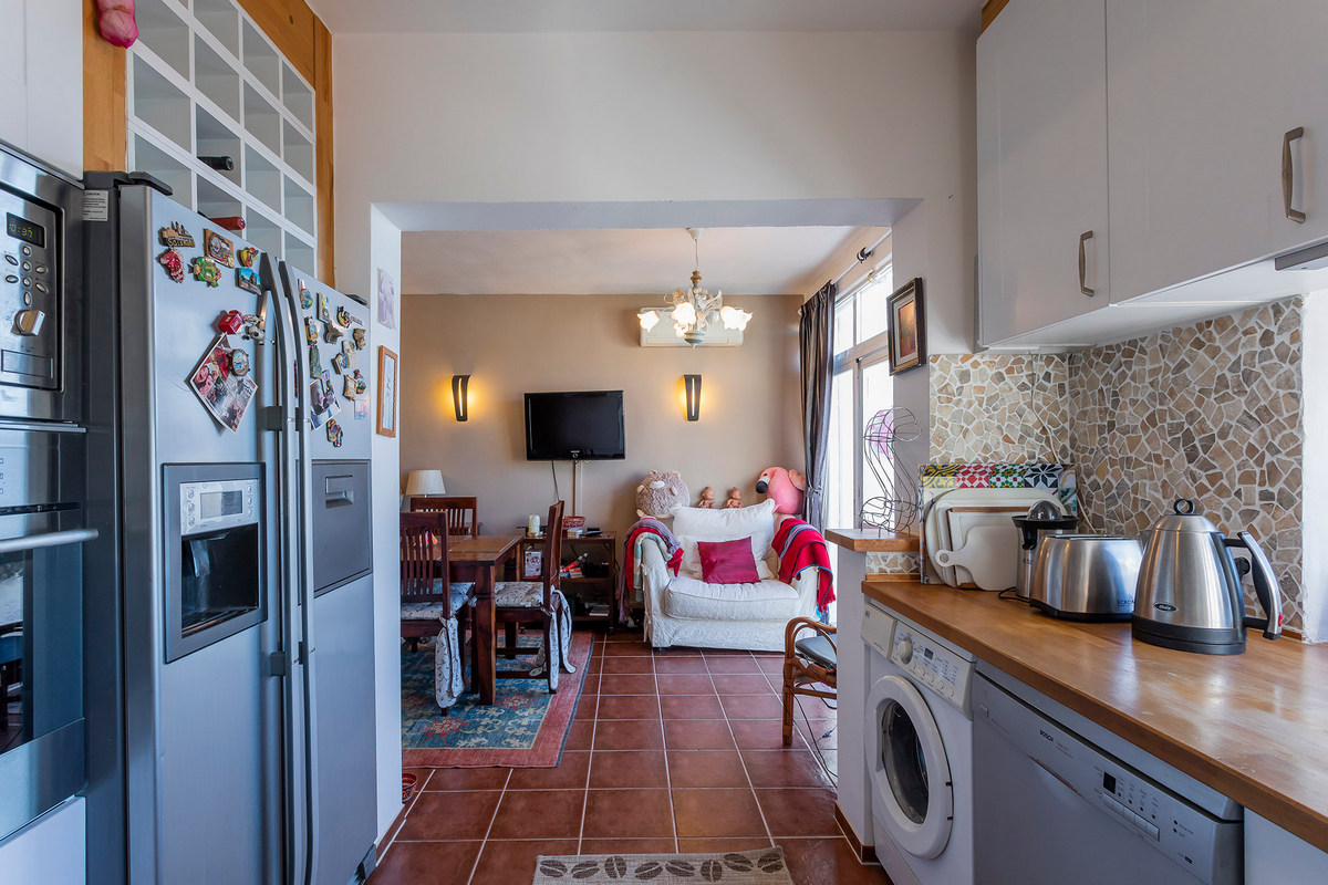 Chalet adosado con vistas espectaculares en Eníx