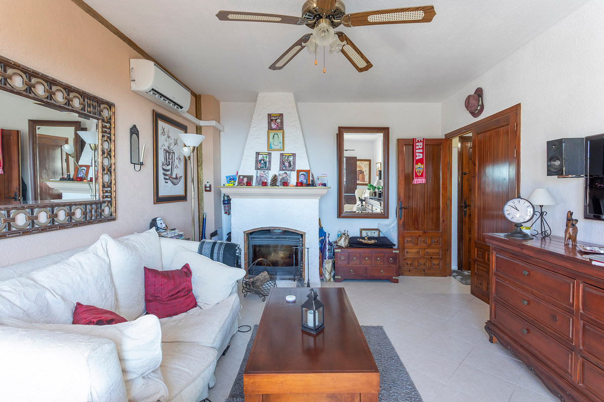 Chalet adosado con vistas espectaculares en Eníx