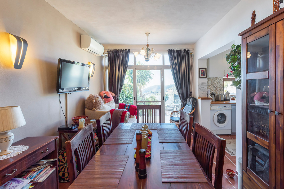 Chalet adosado con vistas espectaculares en Eníx