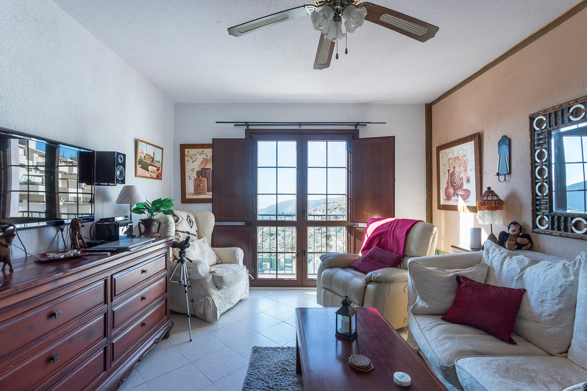 Chalet adosado con vistas espectaculares en Eníx