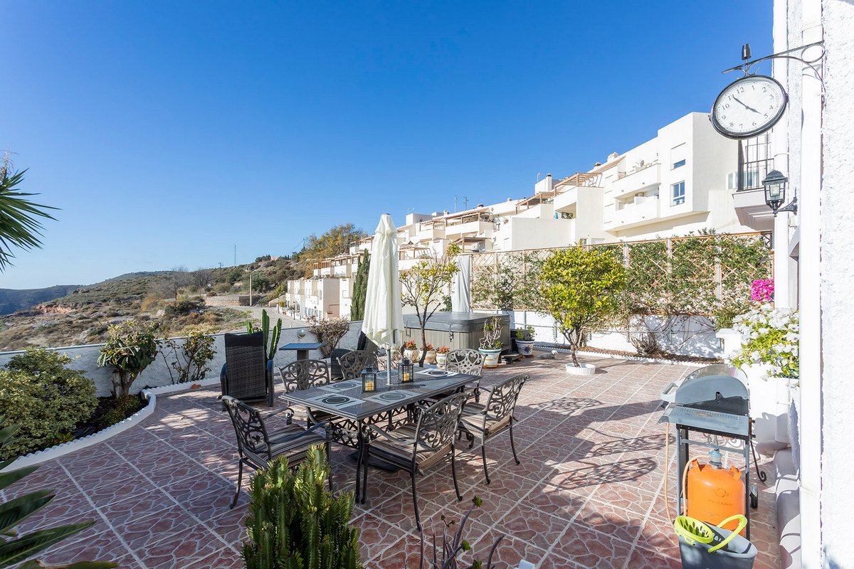 Chalet adosado con vistas espectaculares en Eníx