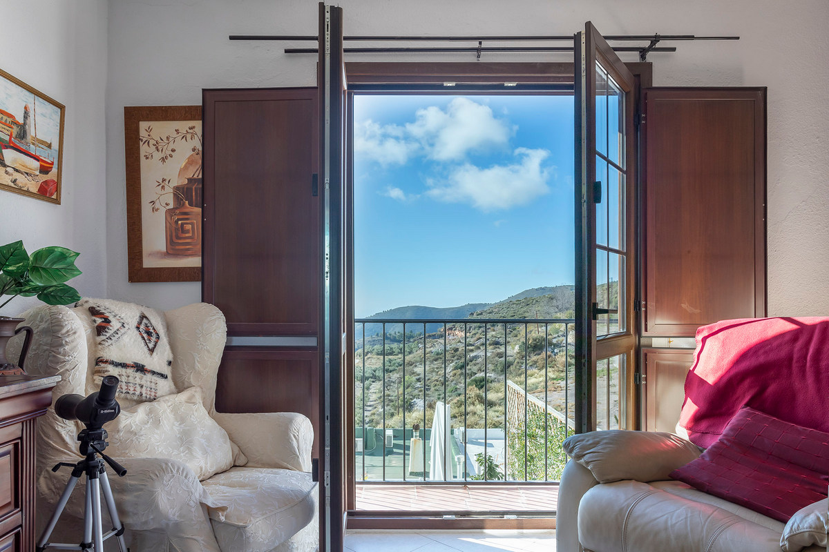 Chalet adosado con vistas espectaculares en Eníx