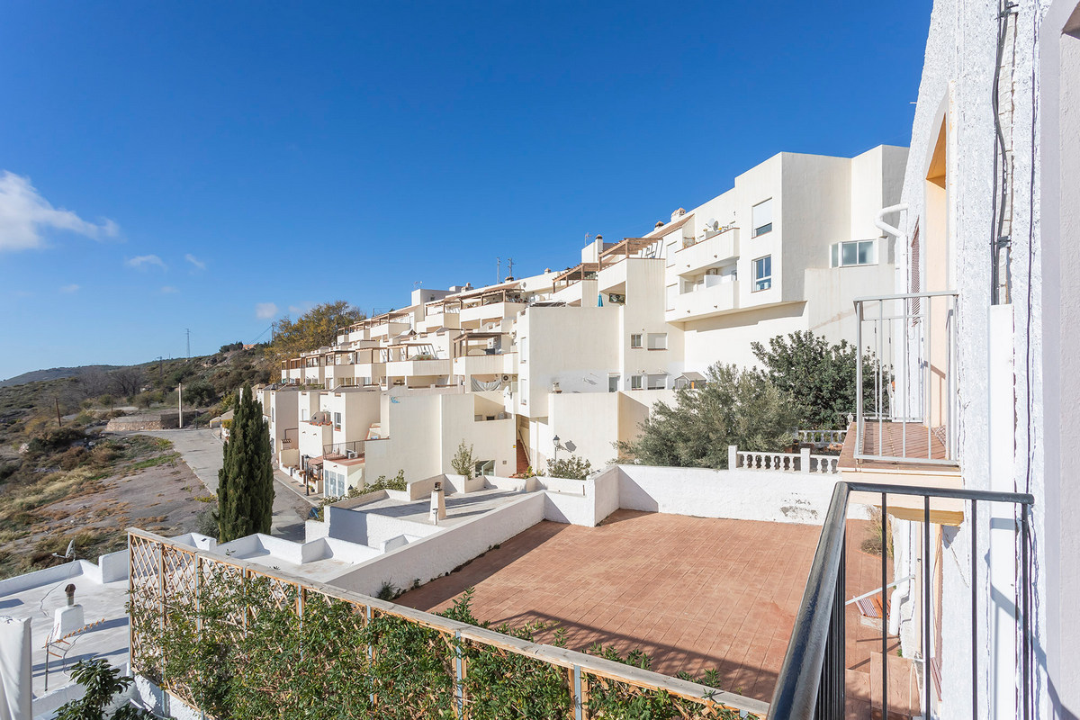 Chalet adosado con vistas espectaculares en Eníx