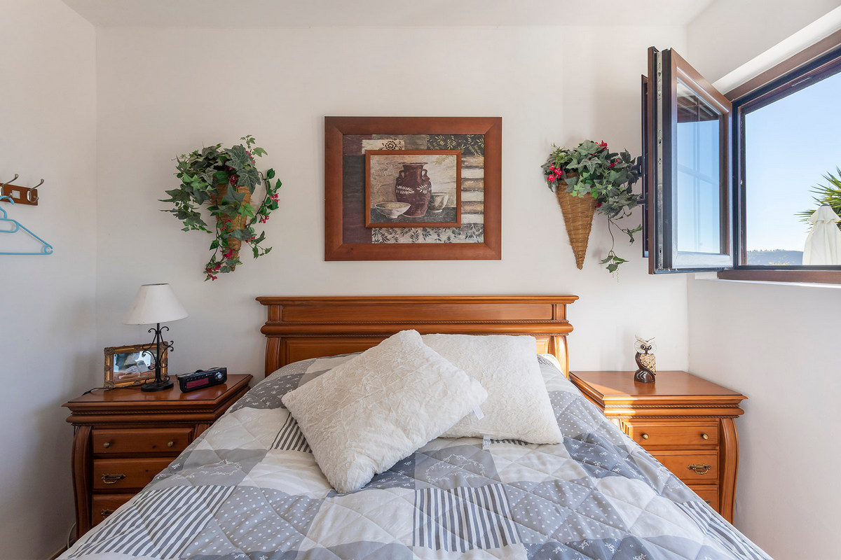 Chalet adosado con vistas espectaculares en Eníx