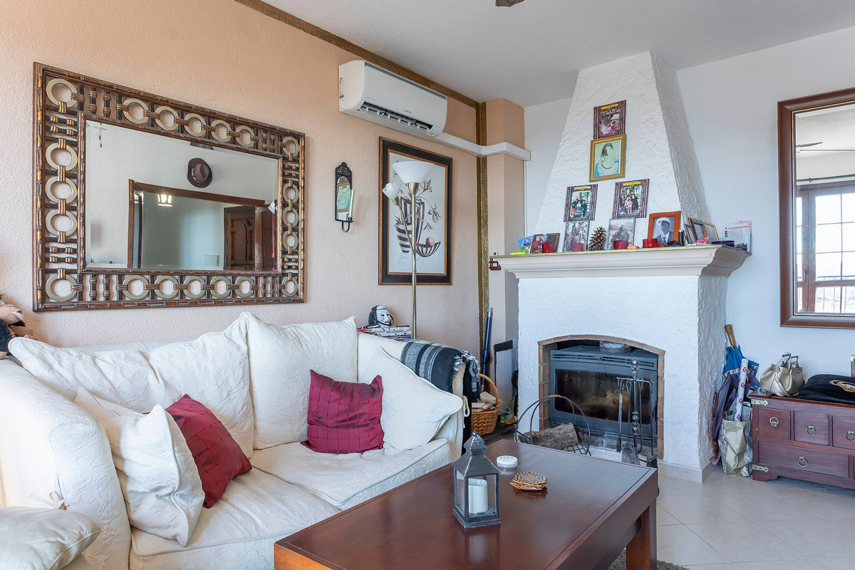 Chalet adosado con vistas espectaculares en Eníx