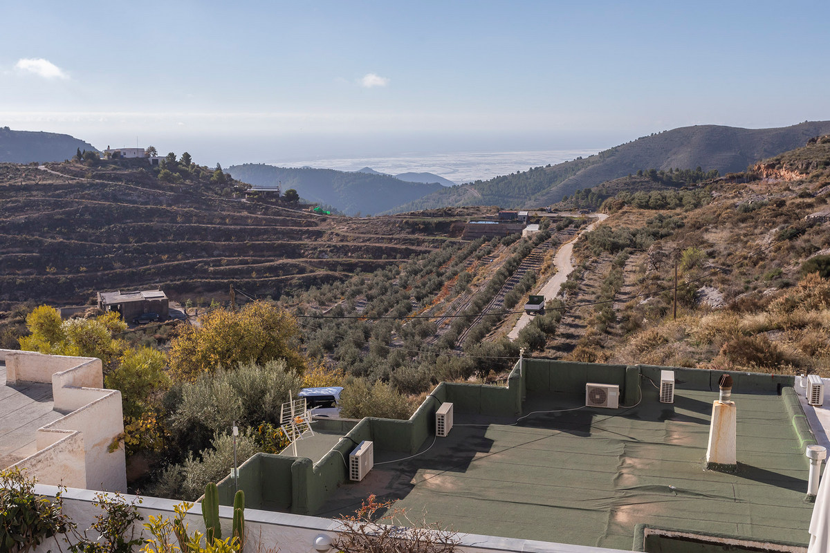 Chalet adosado con vistas espectaculares en Eníx
