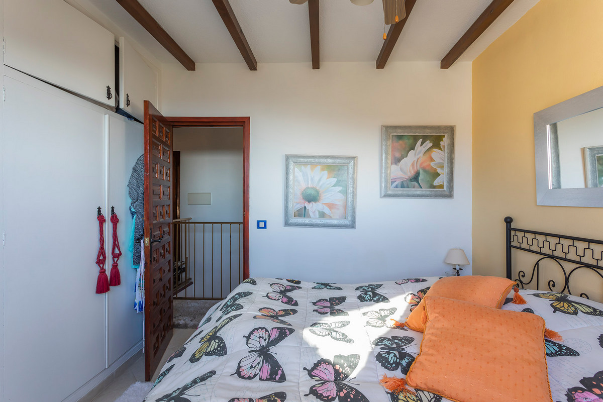 Chalet adosado con vistas espectaculares en Eníx