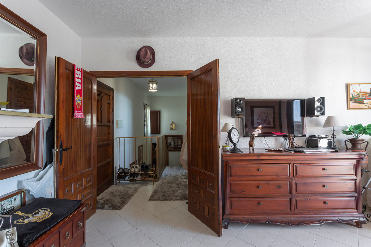 Chalet adosado con vistas espectaculares en Eníx