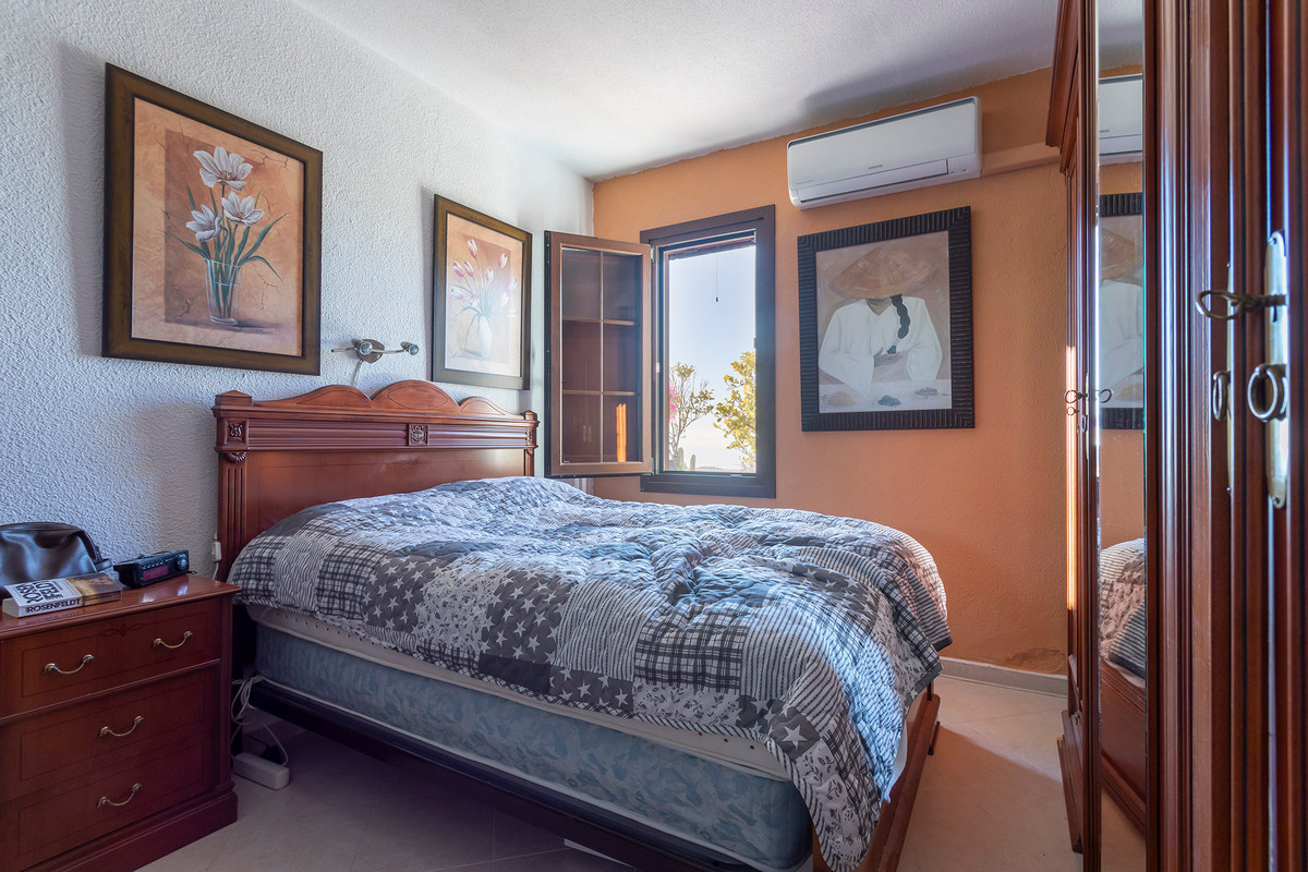 Chalet adosado con vistas espectaculares en Eníx