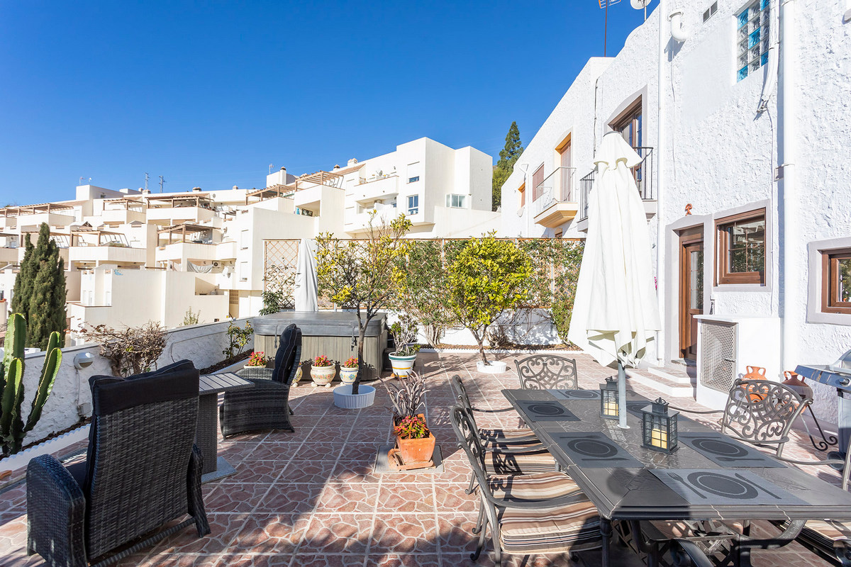 Chalet adosado con vistas espectaculares en Eníx