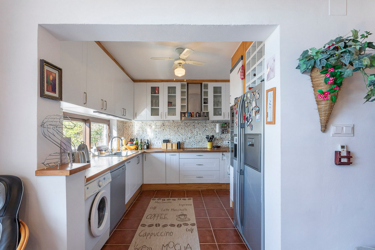 Chalet adosado con vistas espectaculares en Eníx